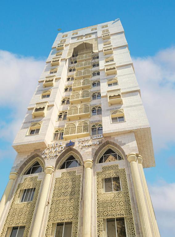 a tall white building with windows on top of it at فندق جادة أجياد Jada Ajyad Hotel in Ajyad