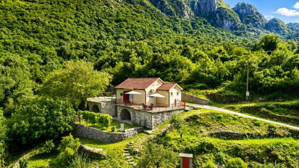 a house on a hill in the mountains at The Mountain's Embrace Villa in Gluhi Do