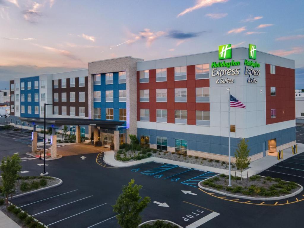 Holiday Inn Express & Suites Linden - Newark South by IHG - Housity