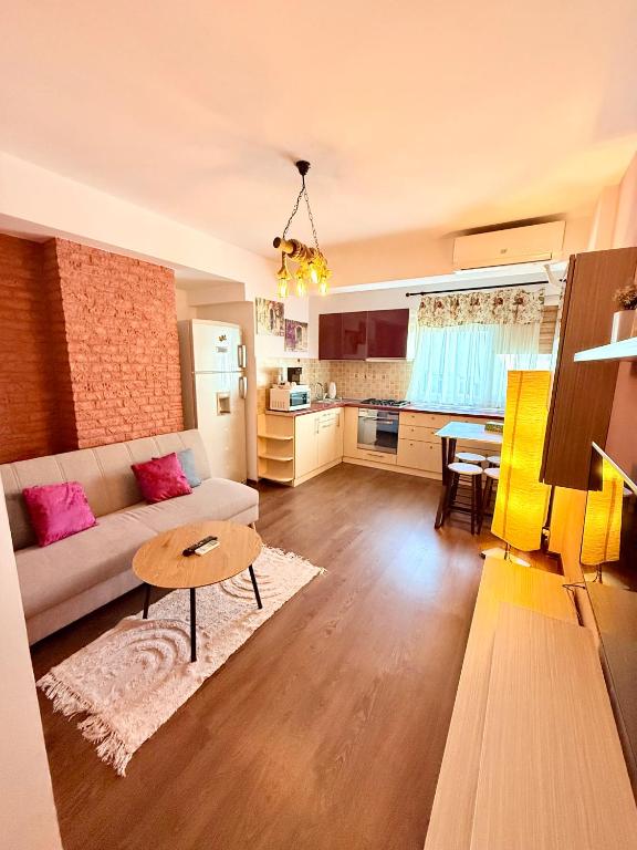 a living room with a couch and a table at Apartament Centru Plaja Modern in Constanţa