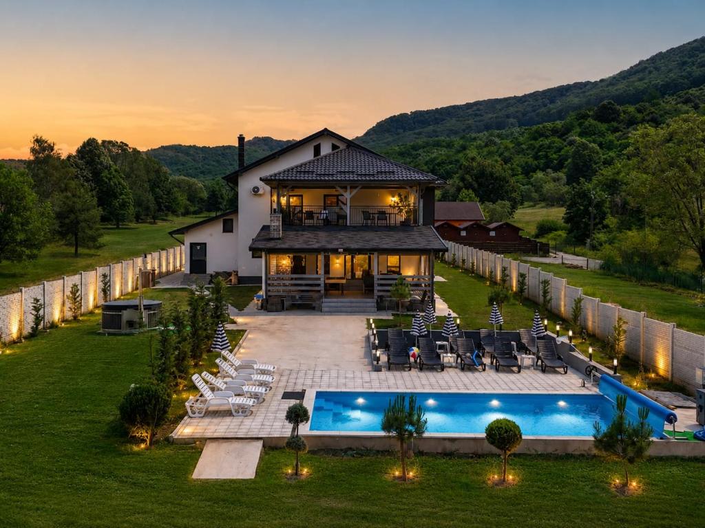 an aerial view of a house with a swimming pool at Casa Patry in Călimăneşti