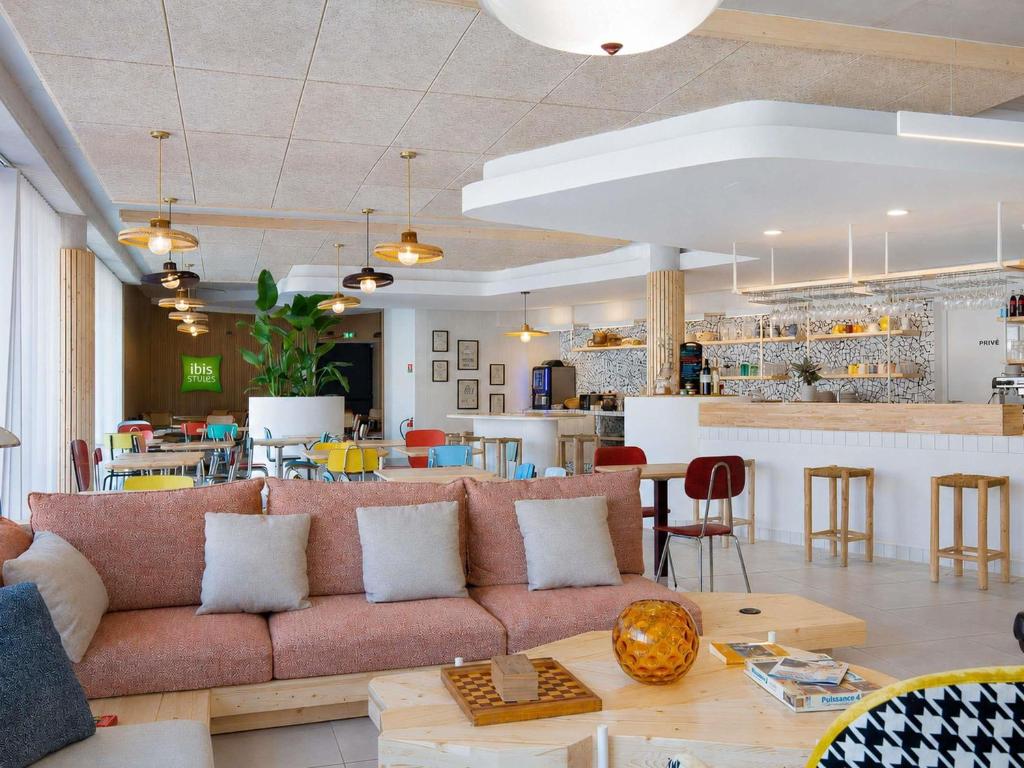 a living room with a couch and a table at ibis Styles Salon de Provence in Salon-de-Provence