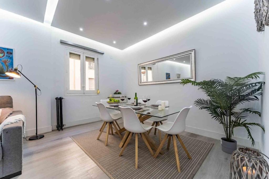 Premium Apartment Heart of the City by TuriVida