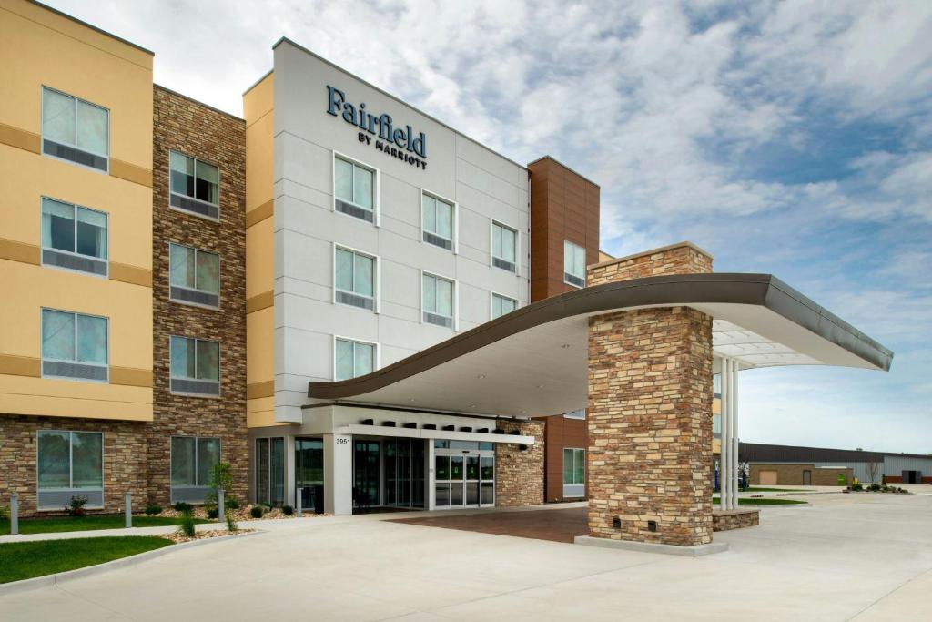 Fairfield by Marriott Inn & Suites Springfield Southwest - Housity