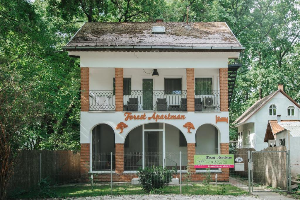 a house with a sign that reads guest appartments at Forest Apartman in Makó