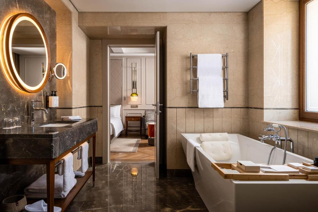 InterContinental Athenee Palace Bucharest, an IHG Hotel - 