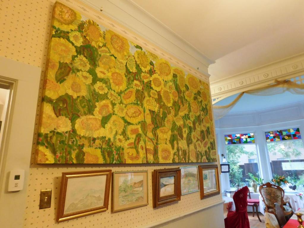 a large painting of flowers on a wall at Cliff Crest Inn in Santa Cruz