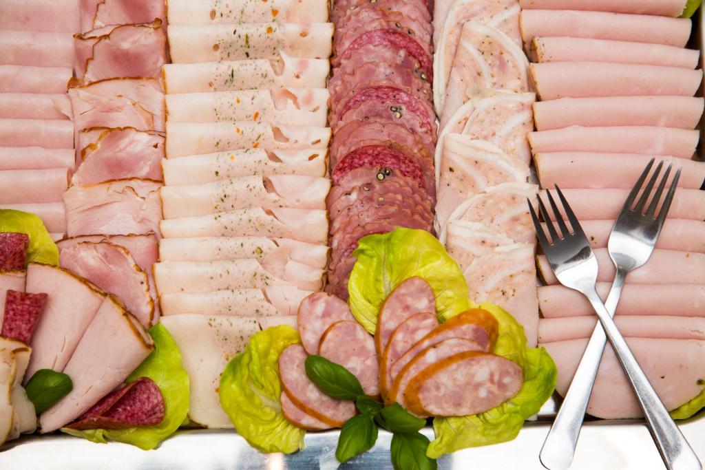 Jedlo v ubytovaní bed & breakfast alebo blízkom okolí