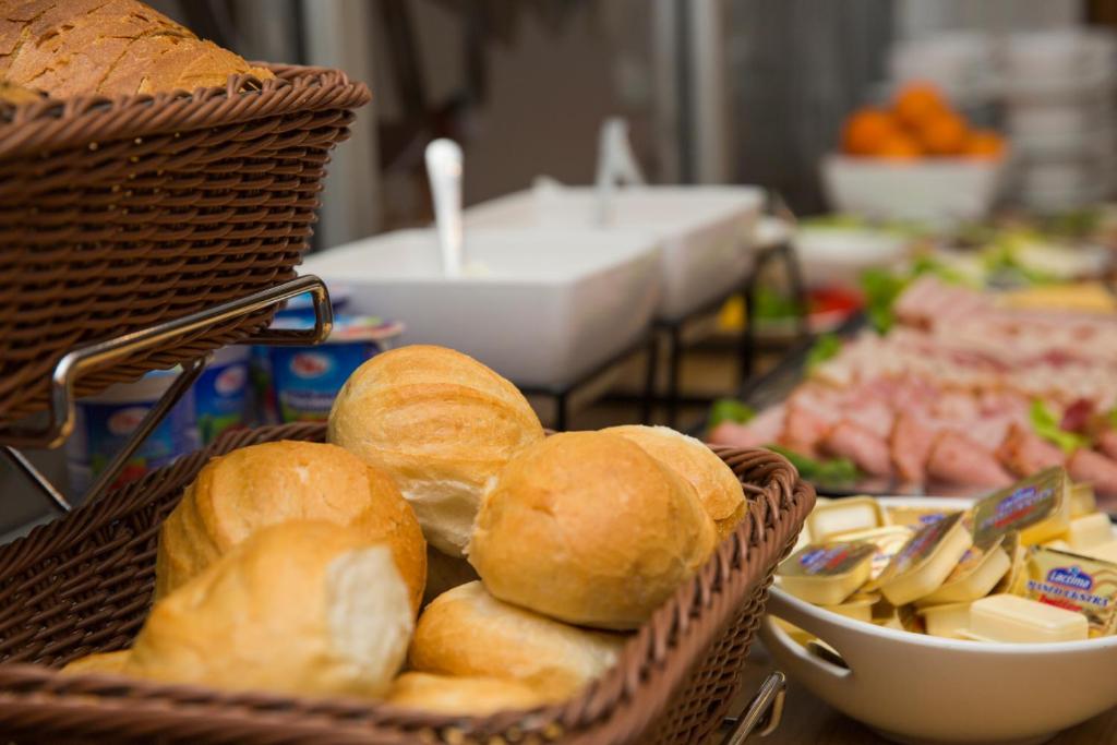 Jedlo v ubytovaní bed & breakfast alebo blízkom okolí
