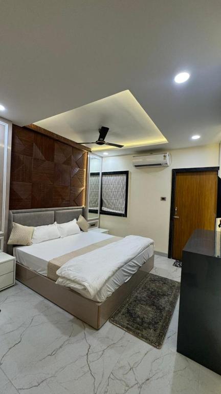 a bedroom with a large bed in a room at Hotel Gatik Inn in Sānāwad