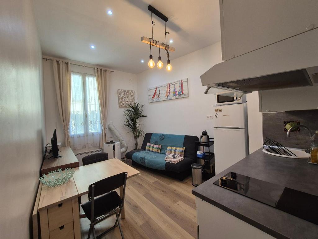 Wonderful heart of Nice, AC, 15" sea