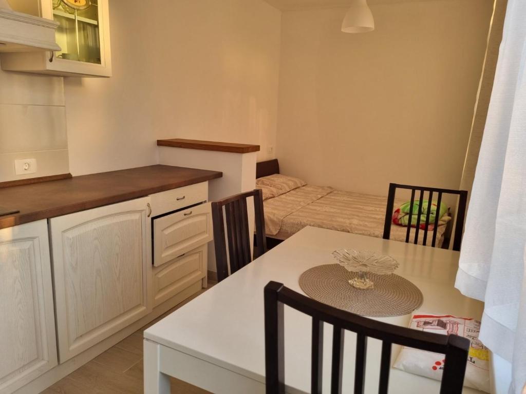 a kitchen and dining room with a table and chairs at Apartma DUA in Strunjan