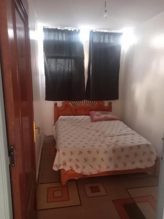 a small bed in a room with a window at colomina SIDI IFNI in Sidi Ifni