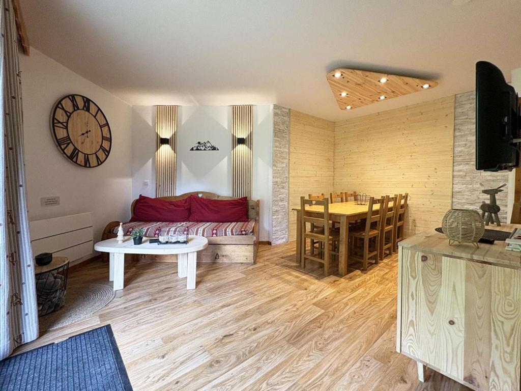 Les Orres 1800 - Grand appart 3 pièces, 8 pers, piscine chauffée, sauna - FR-1-322-605