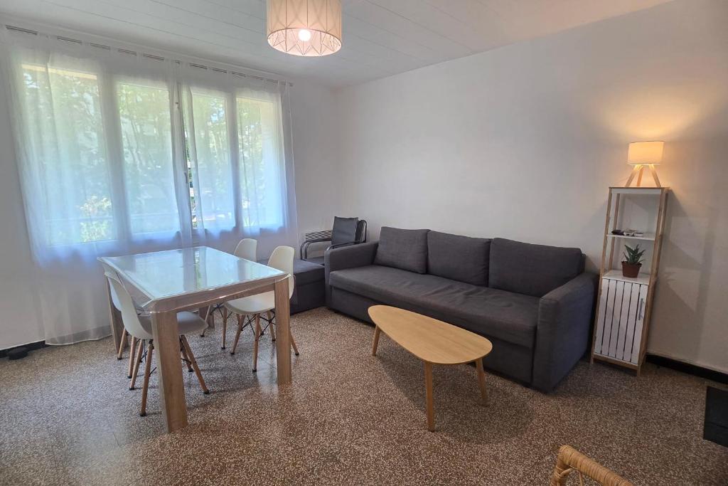 Apartment in Fréjus near the beach with balcony