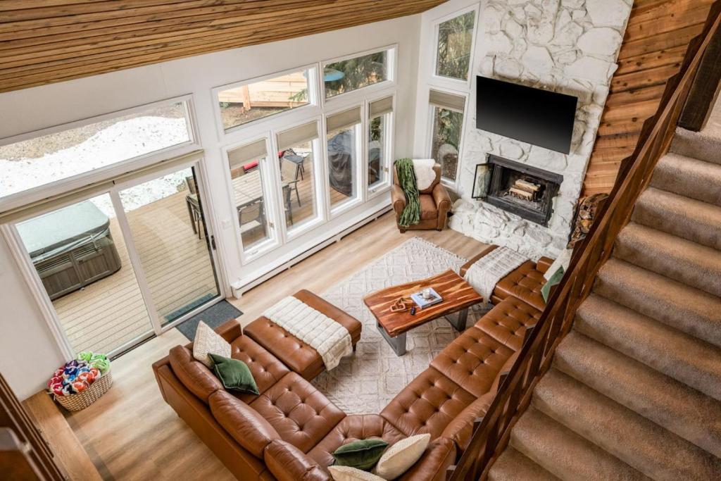 a living room with a couch and a fireplace at Ski Beaver Creek 4min Vail 10min in Avon