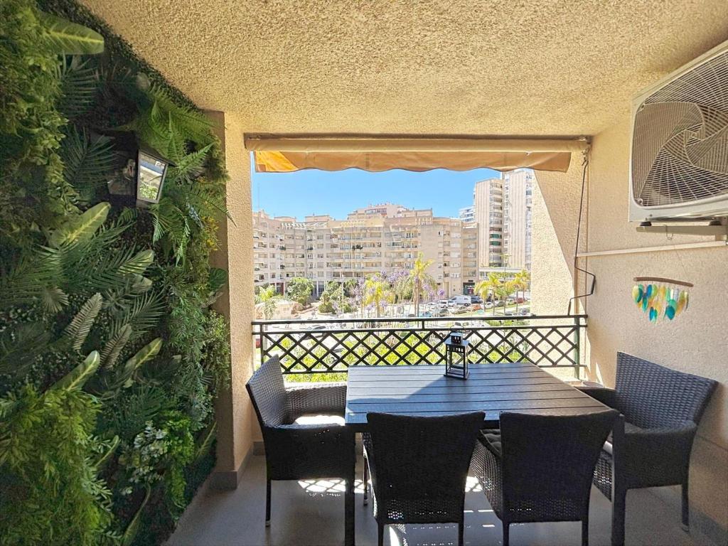 CT 418 - Faro's Torremolinos City Apartment - Six Colours