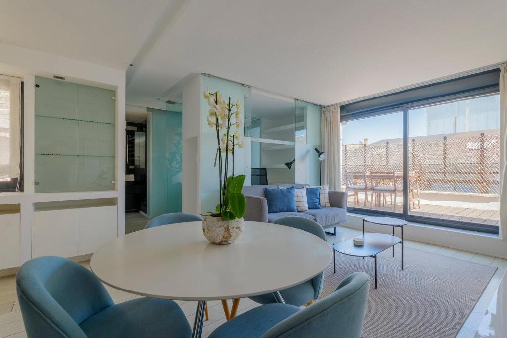 Modern Flat in Rios Rosas with Terrace