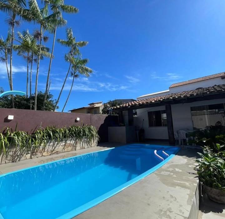 a swimming pool in front of a house at Casa Cris cabo frio in Cabo Frio