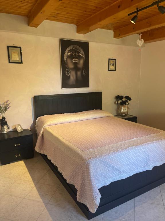 a bedroom with a bed with a head on the wall at Casa dolce casa in Gorfigliano