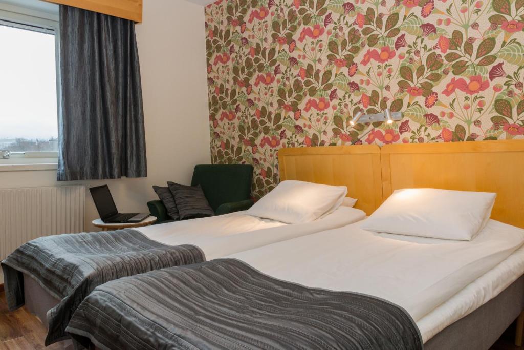 Postel nebo postele na pokoji v ubytování Linköpings Cityhotell och Vandrarhem
