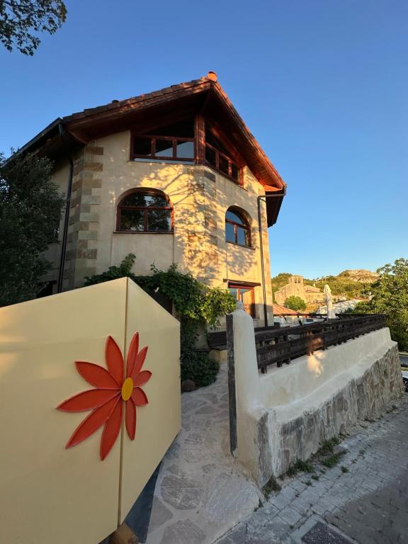 a house with a gate with a flower on it at Hogar del Sol in Pamplona