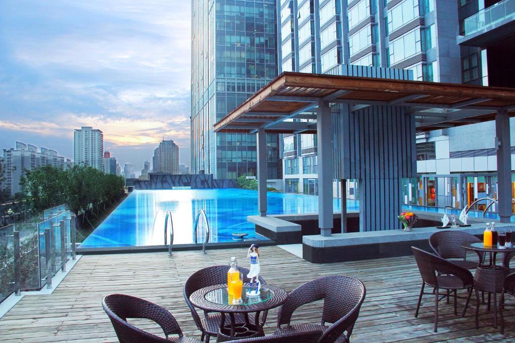 Bazén v ubytování Sentosa Hotel Apartment Taoyuan Branch nebo v jeho okolí