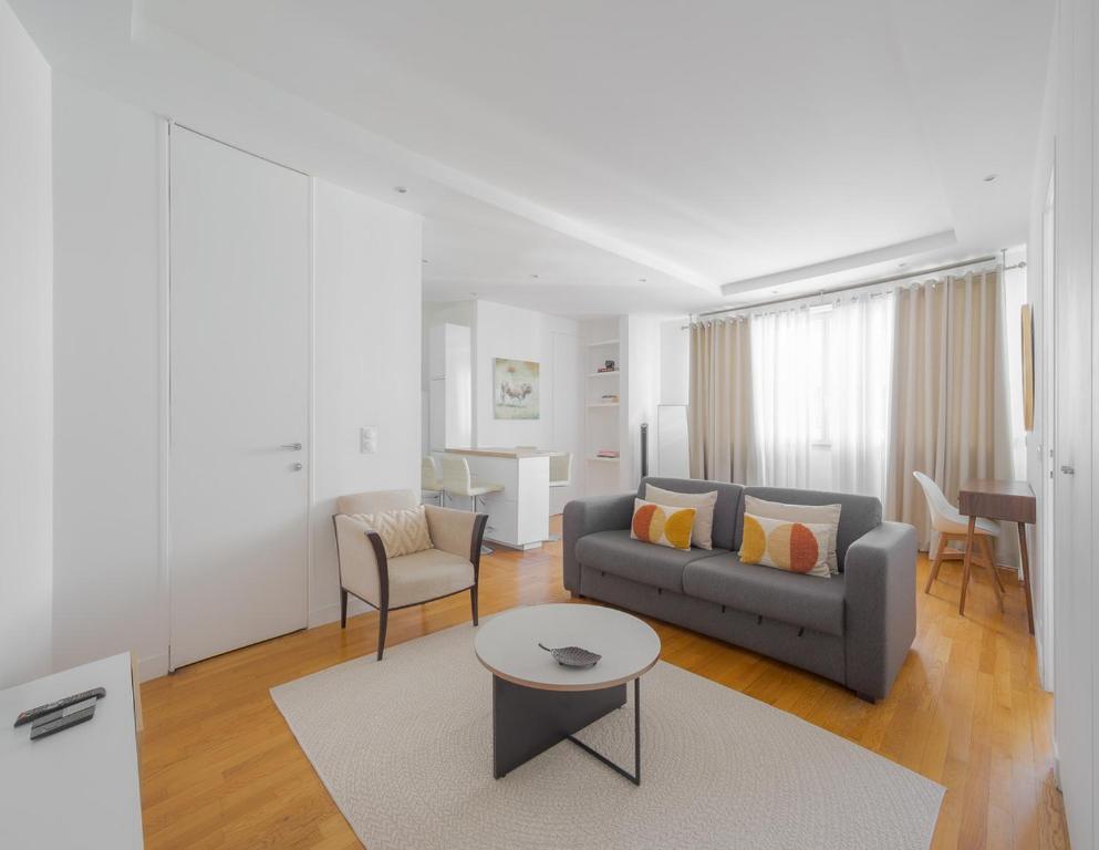 Champs Élysées 1BR Prime Location renovated