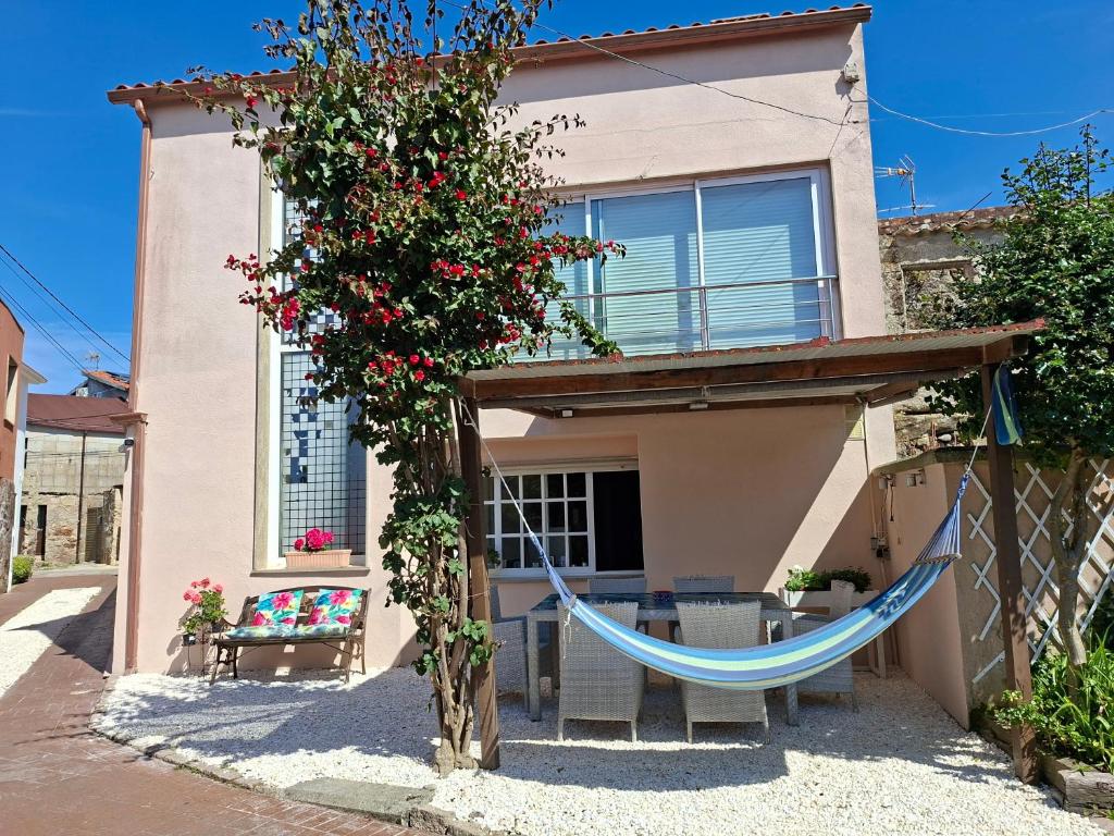 a house with a hammock in front of it at Casita relax Amariz Loureiro in Oya