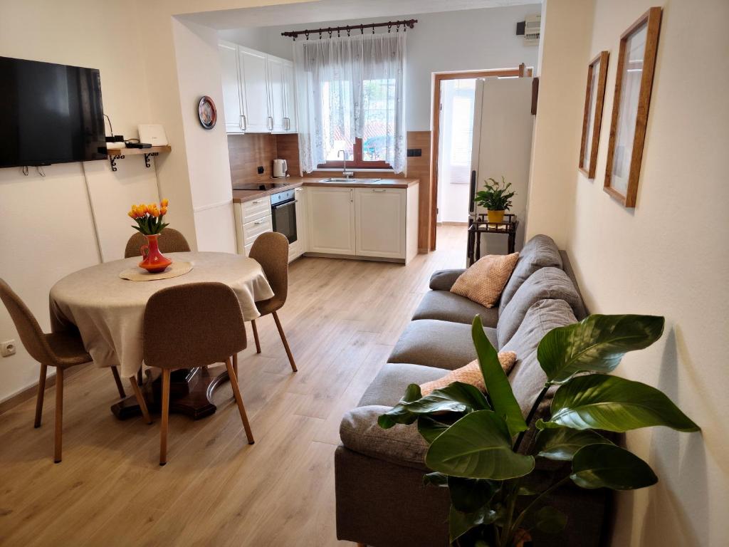 Apartment Malenko - Charming 2-Bedroom house near Old Town