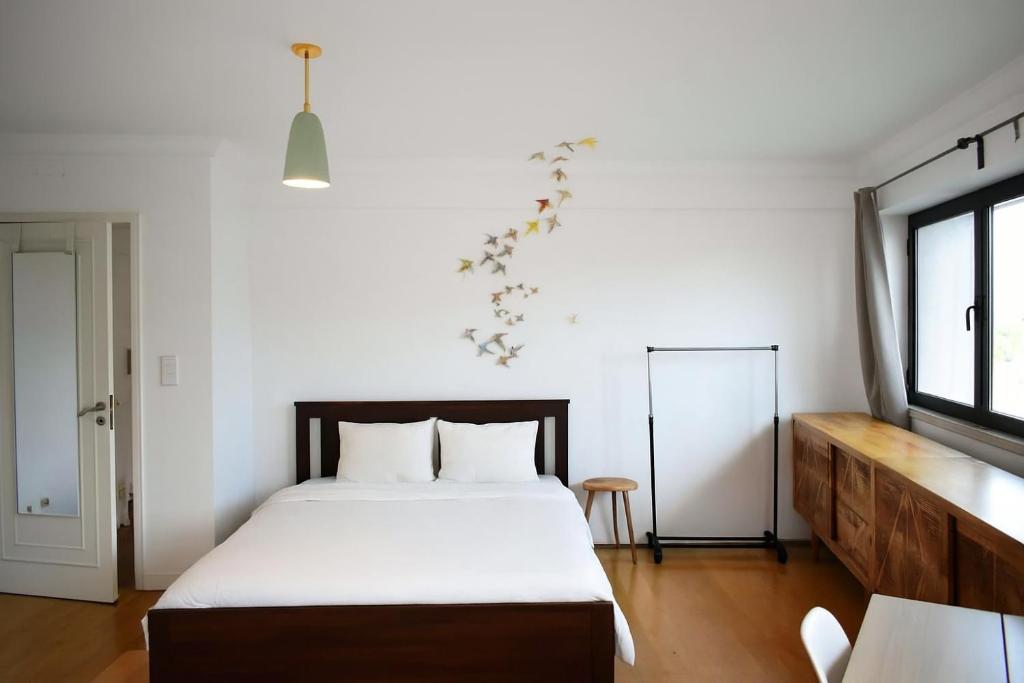 Central & Spacious 6-bedroom apartment