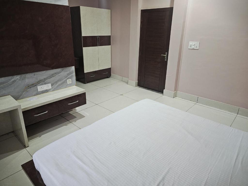 a bedroom with a bed and a sink and a mirror at Amar Sweets and Resort in Una