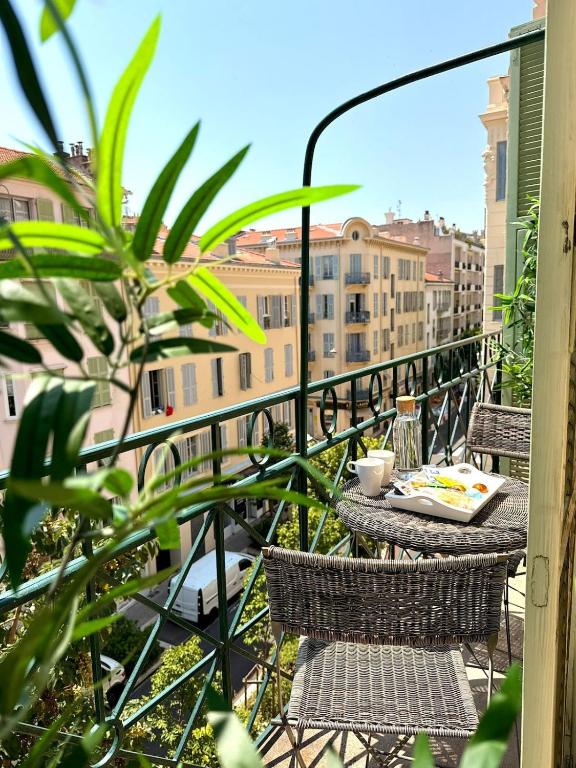 Heart of Nice - Mezzanine loft & sunny balcony