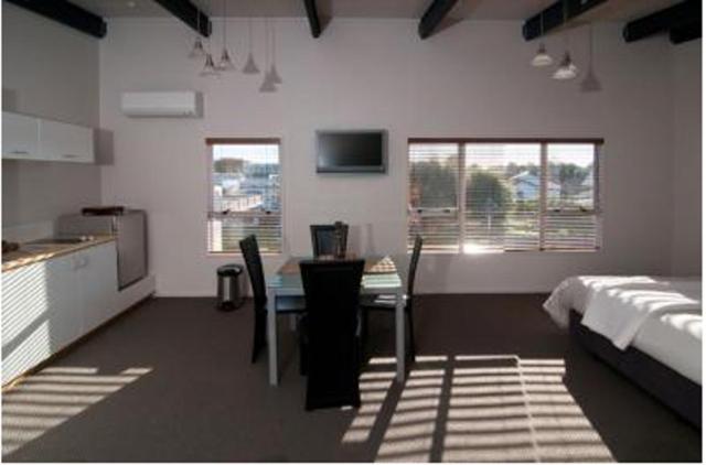 
Deluxe One-Bedroom Apartment
