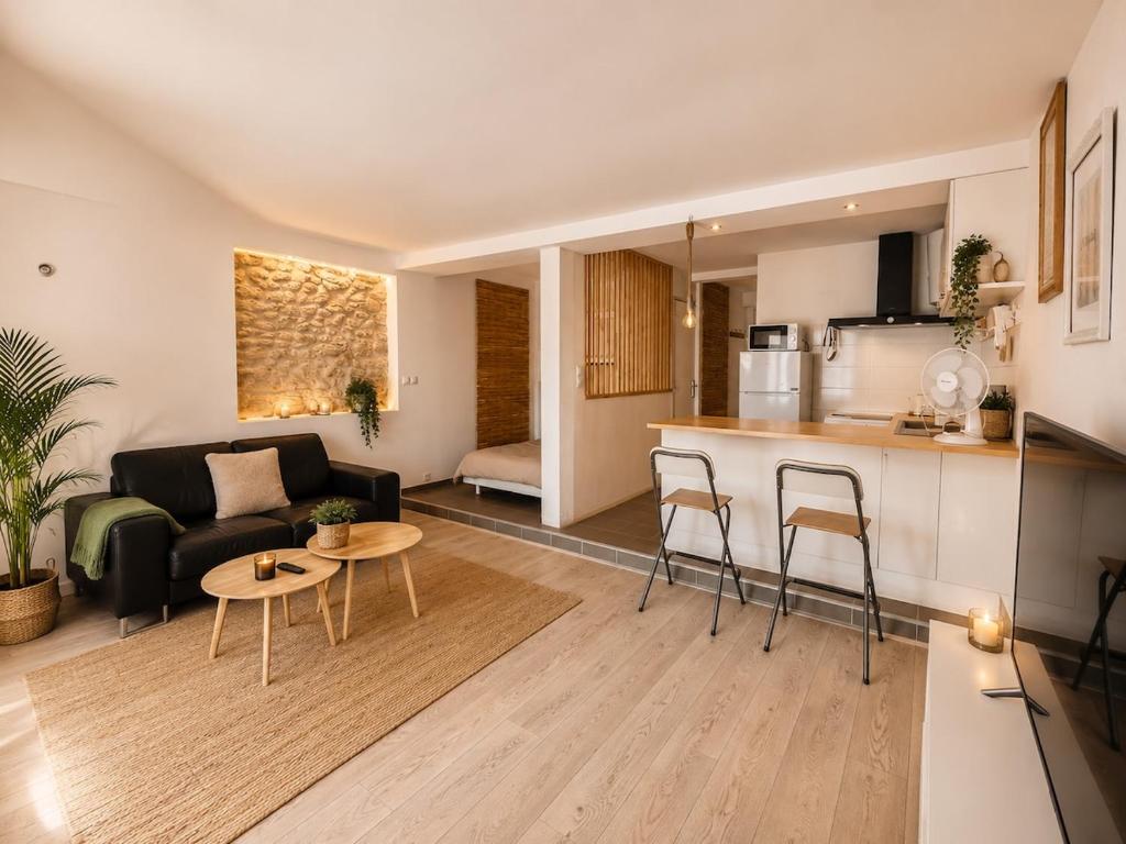 a living room and kitchen with a couch and a table at Cozy loft, Loire et chateaux in Messas