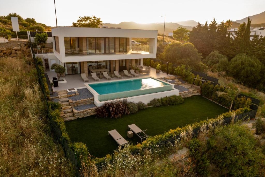 Golf & Seaview 8p Villa with Heated Pool