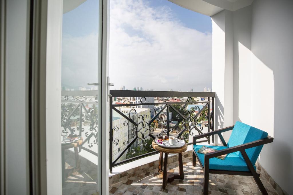 Svalir eða verönd á Sofia Suite Hotel Danang