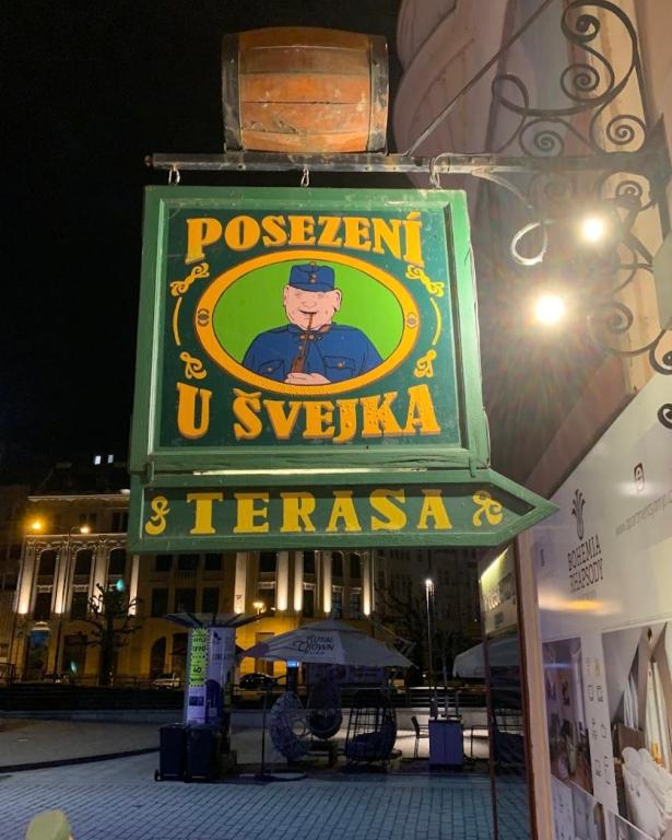 a sign on the side of a building at Apartment nad Sveikem in Karlovy Vary
