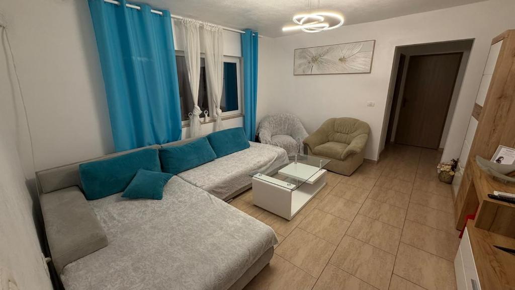 a living room with a couch and a chair at Modern Apartment in Arad