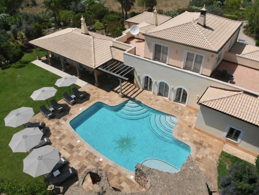 an aerial view of a house with a swimming pool at Vila Relaxmountain B&B in São Bartolomeu de Messines