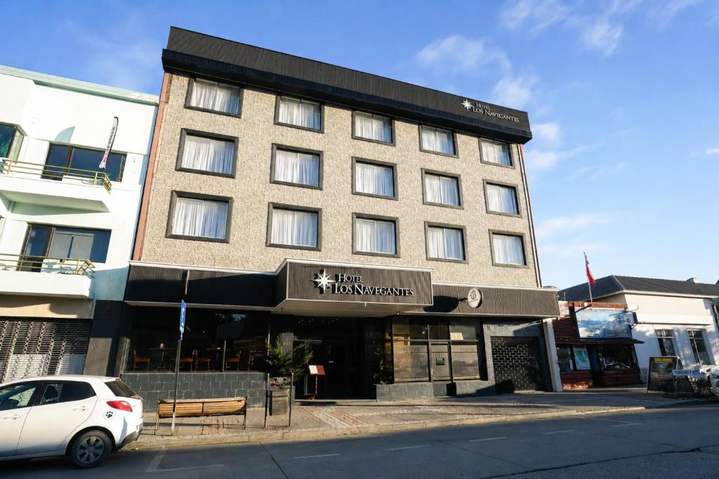 a building with a car parked in front of it at HOTEL LOS NAVEGANTES in Punta Arenas
