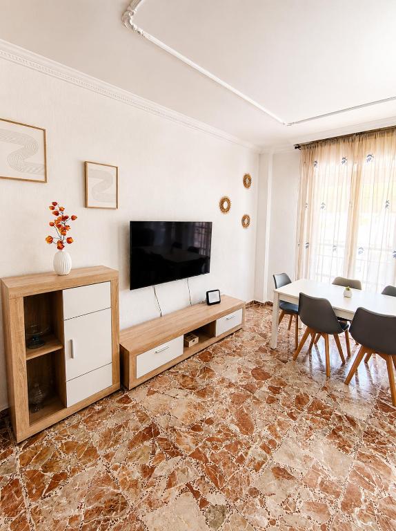a living room with a television and a table at Apartamento EL LUCENTINO in Lucena