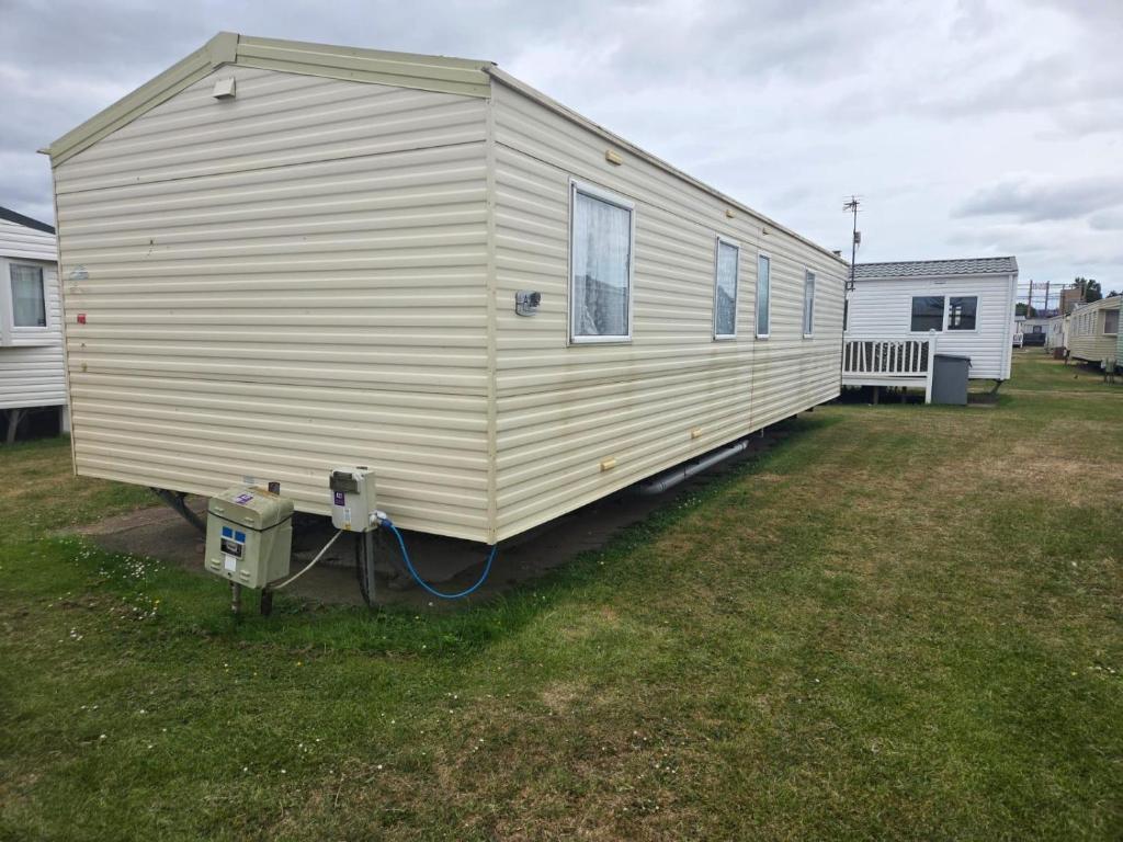 a mobile home is parked in a yard at Beautiful 8 Berth - Caravan - Abergele in Abergele