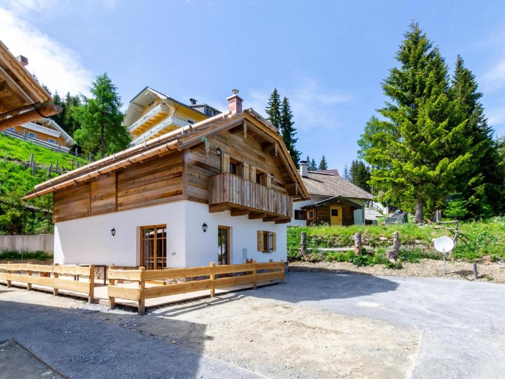 a house in the woods with a fence at Paul und Petra in Katschberghöhe