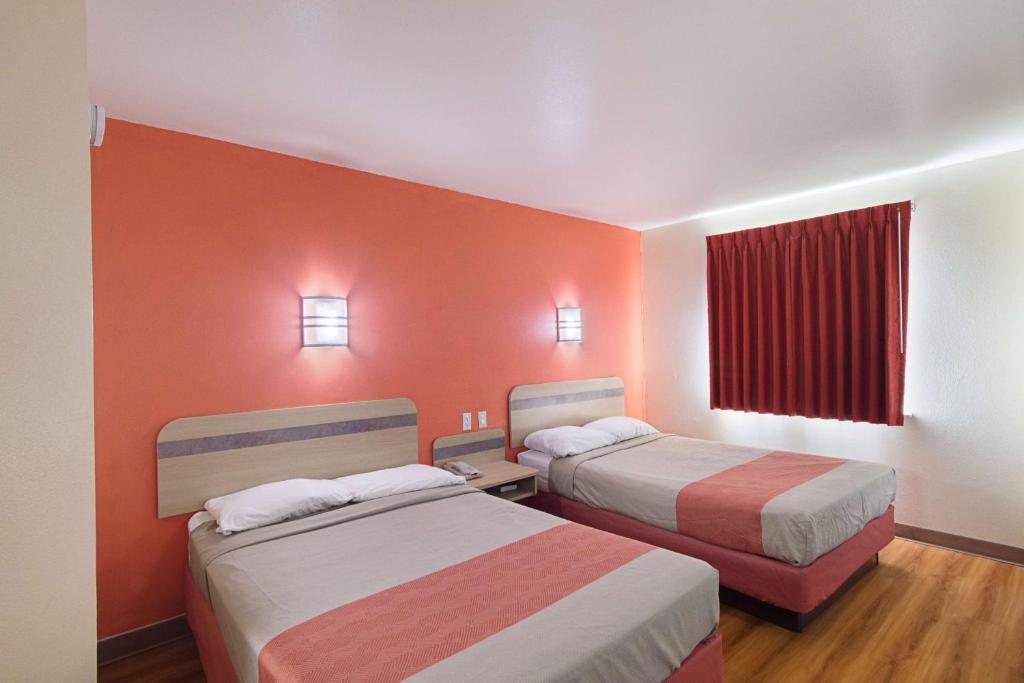 Motel 6-Terrell, TX - Quadruple Room - Non-Smoking
