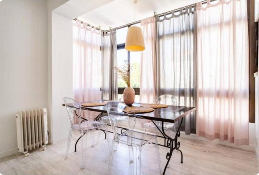 a dining room with a glass table and chairs at Casa da Matilde in Estoril