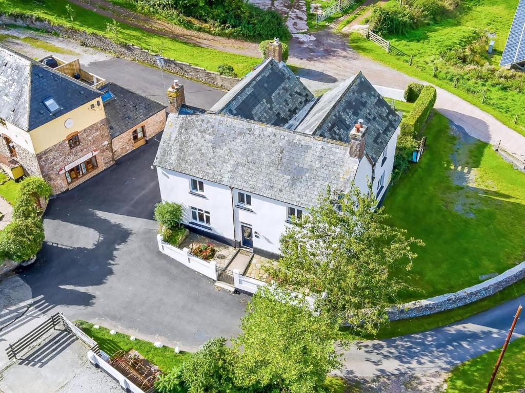 an aerial view of a white house with water around it at Endeavour - Hhy in Luton