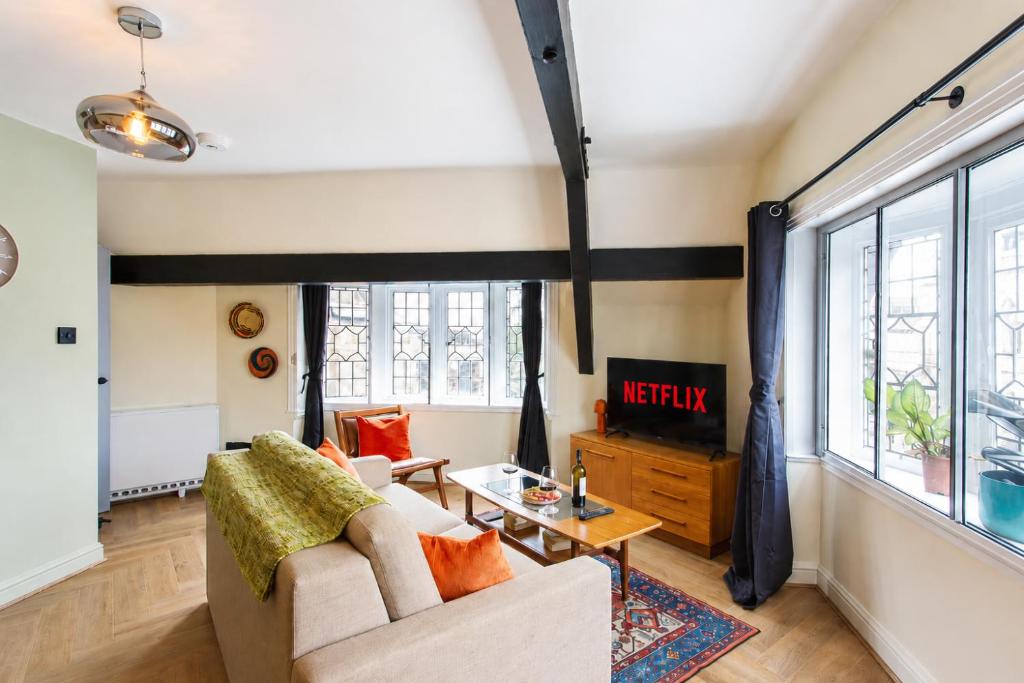a living room with a couch and a tv at Chester Apartment with Nice Outdoor Views in Chester