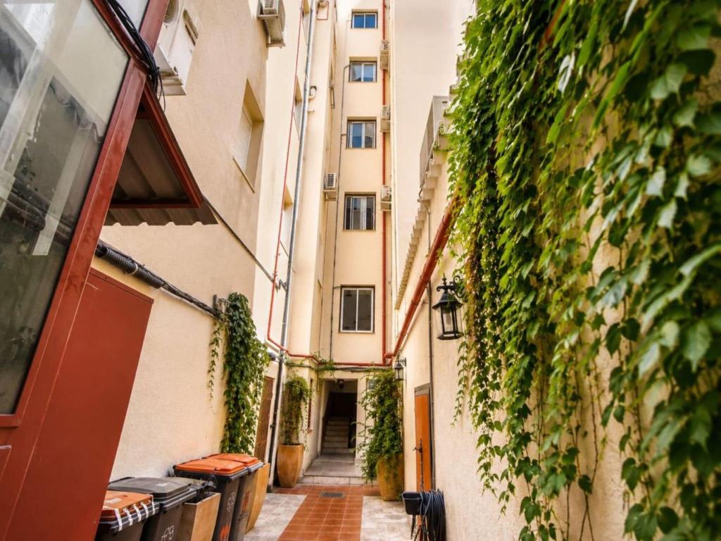 Madrid Stay near Rastro Market
