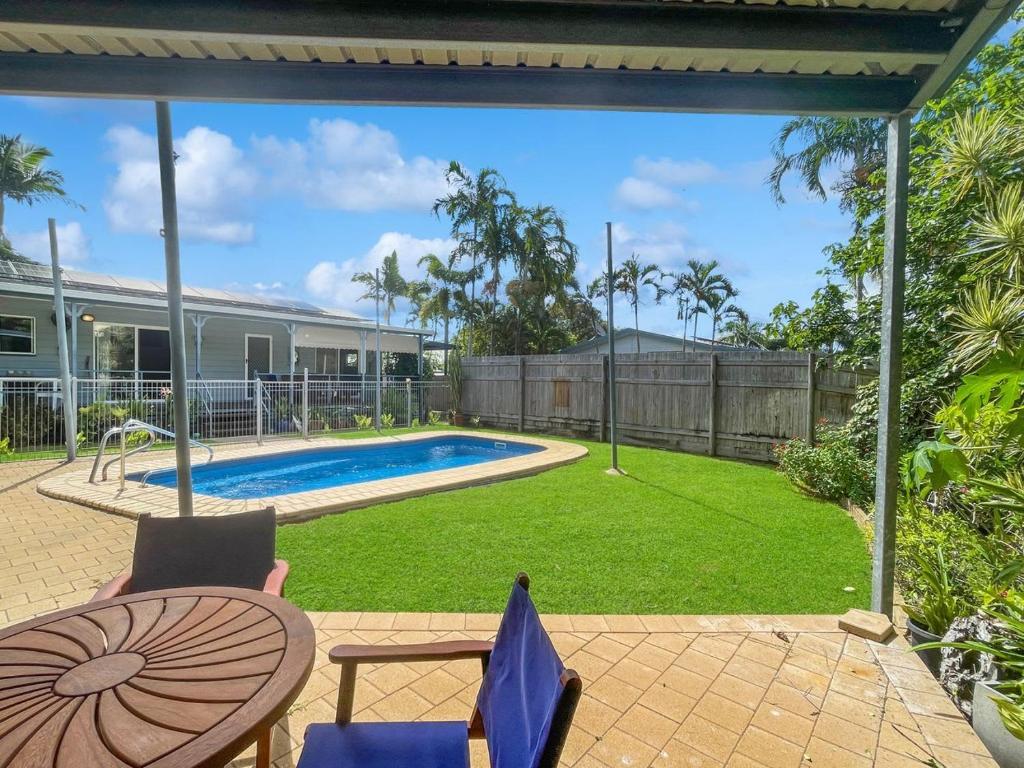 a backyard with a swimming pool and a house at Gigi's Getaway in Horseshoe Bay